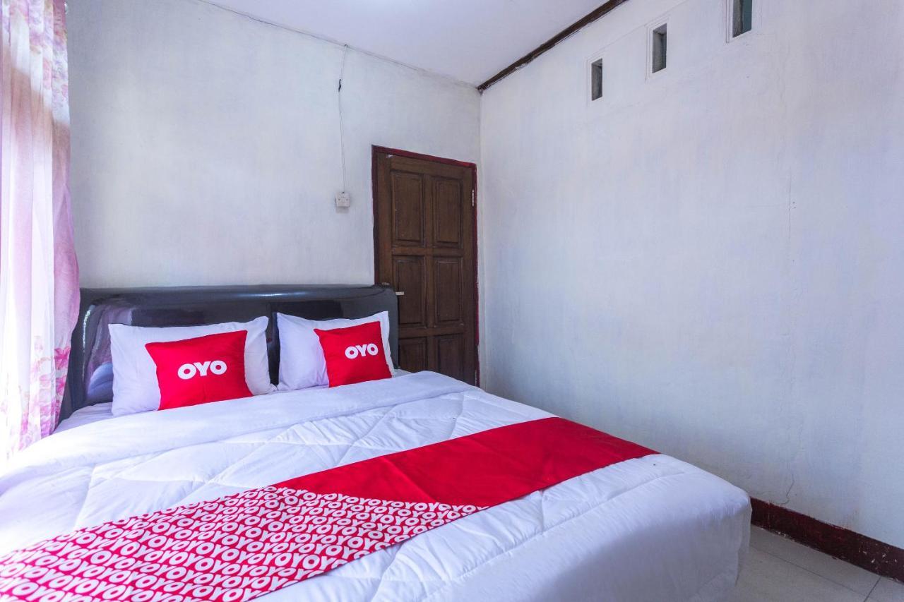 Oyo 1837 Telone Bungalow Palebah Екстер'єр фото